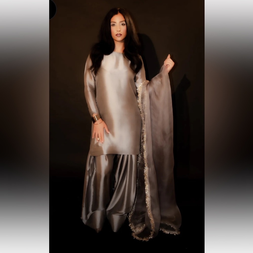 Elegant Gray/Silver Women's shalwar kameez